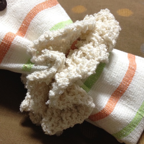 かぎ針編みの初心者も簡単なシュシュ　手作り編みシュシュの作り方