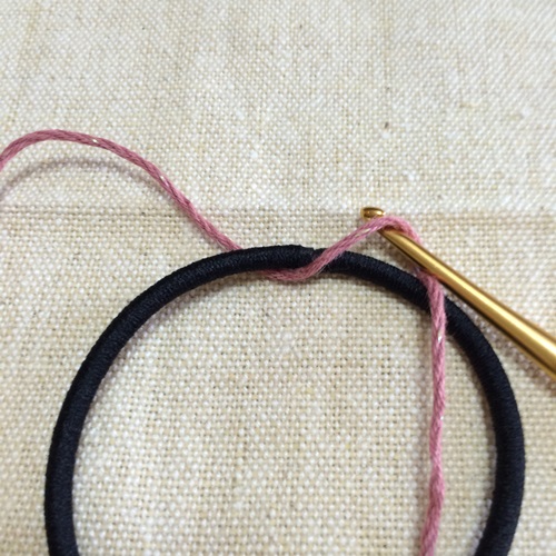 毛糸のシュシュの作り方 かぎ針編みのシュシュの編み始めの簡単な編み方 ここあみ
