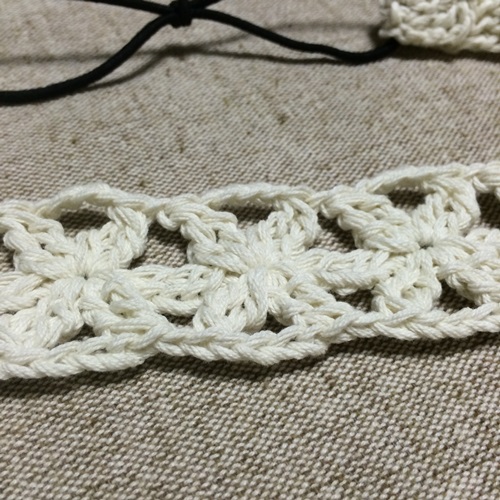 手作りの花のカチューム かぎ針編みのブレードの編み図をアレンジ ここあみ