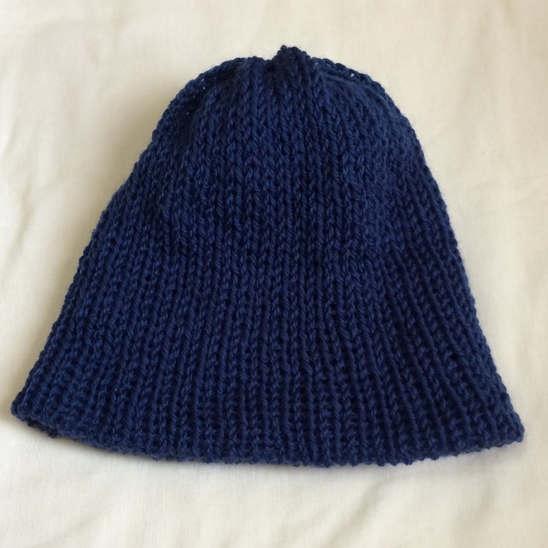 addi express46とダイソー毛糸のニット帽　まっすぐ編みを絞るだけの簡単な帽子