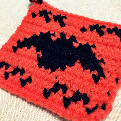 ハロウィンのアクリルたわしの編み図　編み込み模様のこうもりモチーフ
