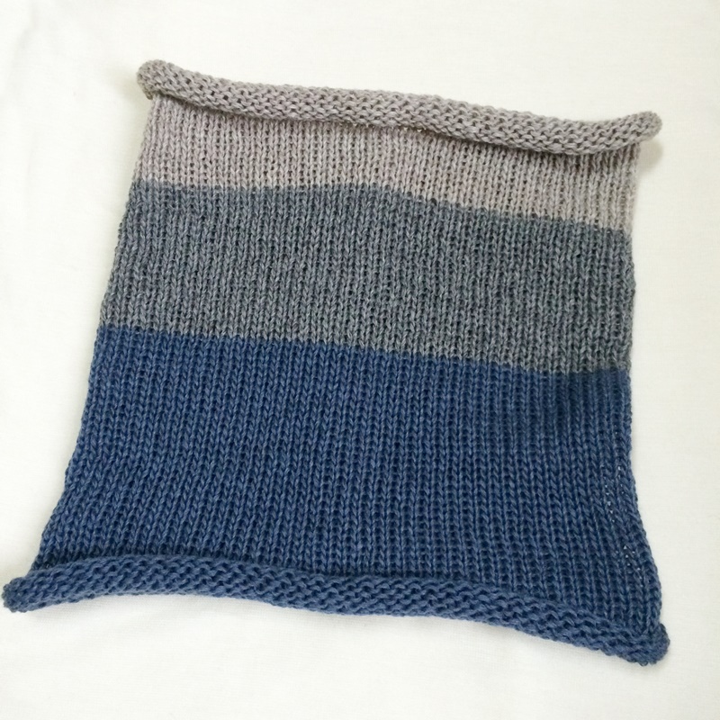 編み機「あみむめも」でネックウォーマーを手作り　メリヤス編みでシンプルに